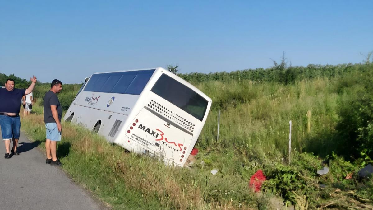 Un autocar s a rasturnat pe A2 Plan Rosu activat
