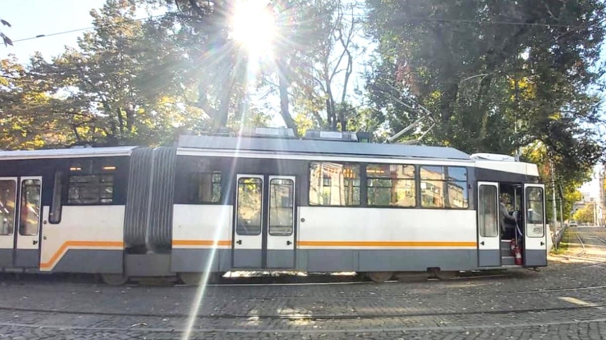 Un tramvai a deraiat in Bucuresti blocand circulatia
