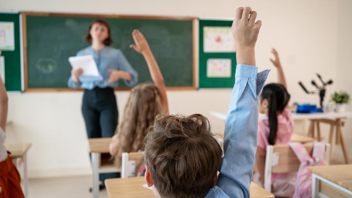 Ziua Invatatorului se sarbatoreste pe 5 iunie