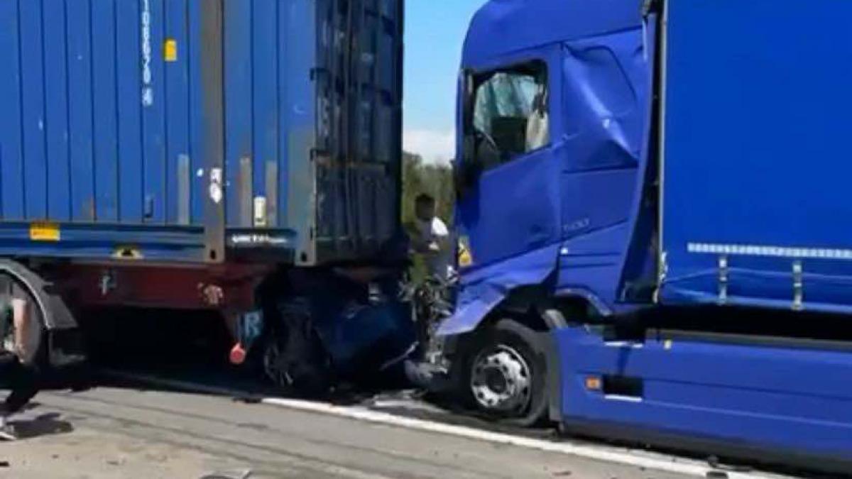 accident grav pe A1 intre TIR uri si masini 1 mort 8 raniti plan rosu activat