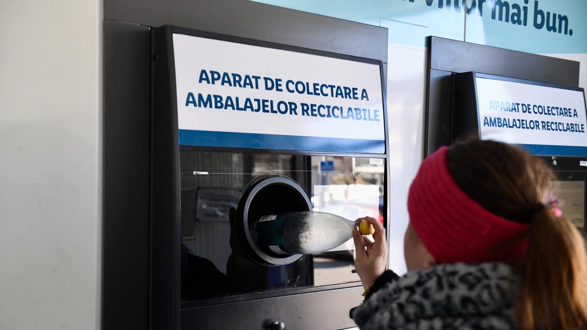fiecare roman a returnat in medie 17 kg de ambalaje sgr