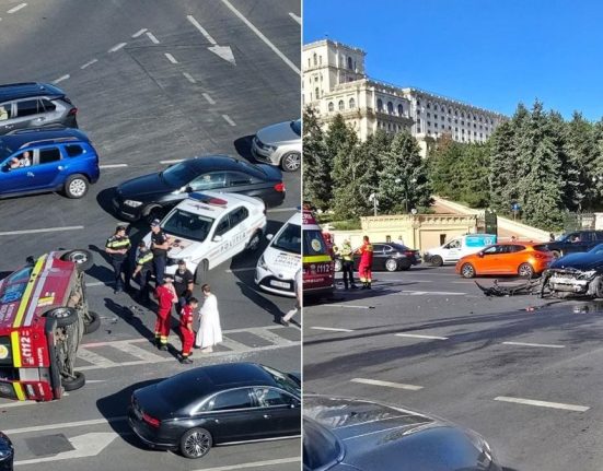 Ambulanta rasturnata in fata Parlamentului dupa accident