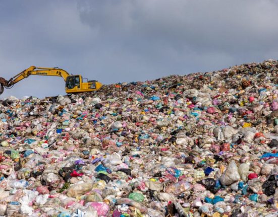 Amenzi de aproape 2 milioane lei dupa controale la gropile de gunoi