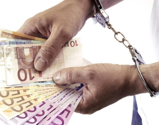 Anchetatorii au descoperit mita de la vama Cenad