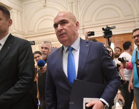 Bolojan anunta masuri fiscale fara drepturi daca ai datorii