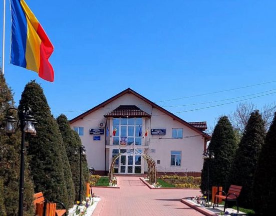 Comuna din Romania unde primarul cere mutarea domiciliilor pentru salvare