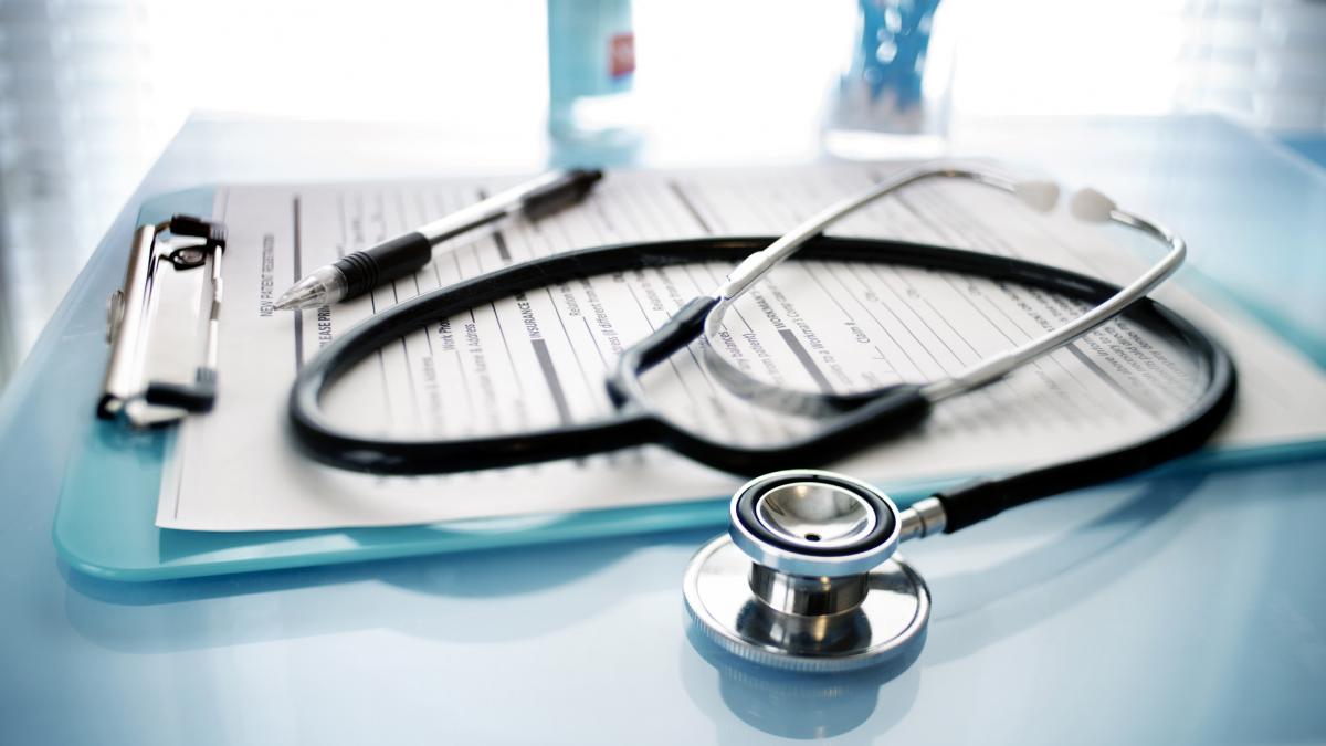 Doua doctorite cercetate pentru angajari fictive si decontari ilegale
