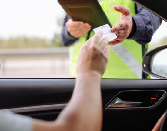 Intarzierea platii amenzilor duce la suspendarea permisului