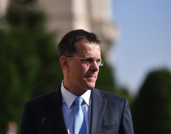 Ionut Mostenu Nu va faceti griji nu incepe razboiul