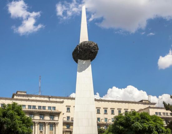 MAI explica de ce a cerut din Piata Revolutiei Solicitarea vizeaza un spatiu de 2200 mp