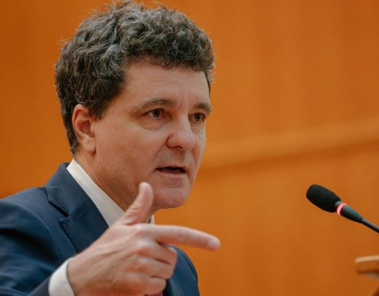 Nicuser Dan a semnatt primul pachet de austeritate