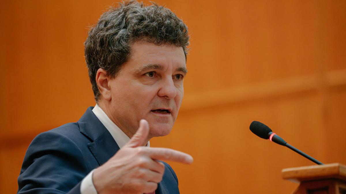 Nicuser Dan a semnatt primul pachet de austeritate