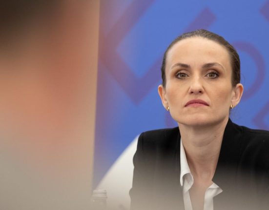 Oana Toiu Funct ionari promoveaza Romania fara cunostinte lingvistice