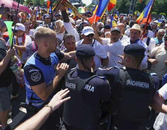 Sase dosare penale dupa protestul din Piata Victoriei