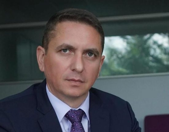 Seful institutiei acuzate ca ofera spor de femeie barbatilor renunta la 20 din salariu