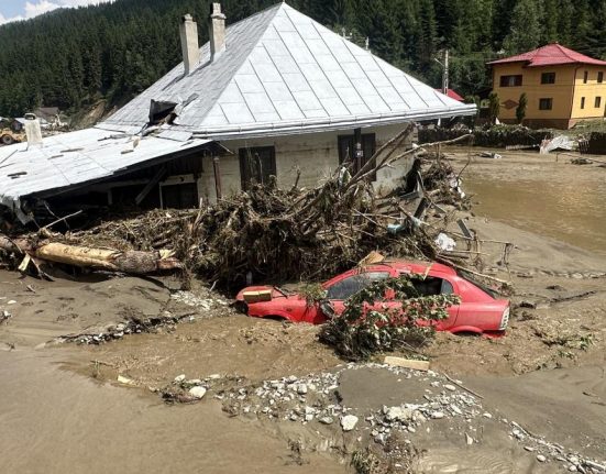 Stare de alerta in Brosteni dupa inundatii