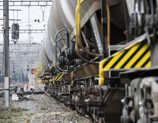 Tanr electrocutat urcandu se pe tren in Bucuresti