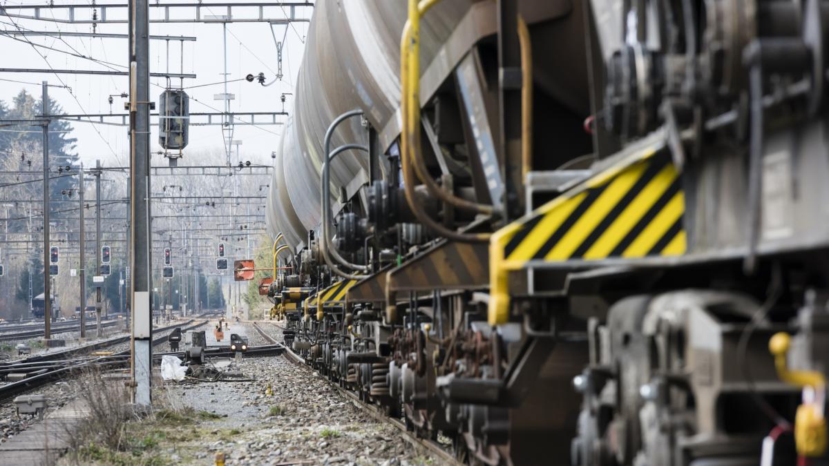 Tanr electrocutat urcandu se pe tren in Bucuresti