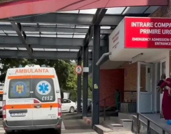 Un copil de 3 ani atacat de caini in Galati