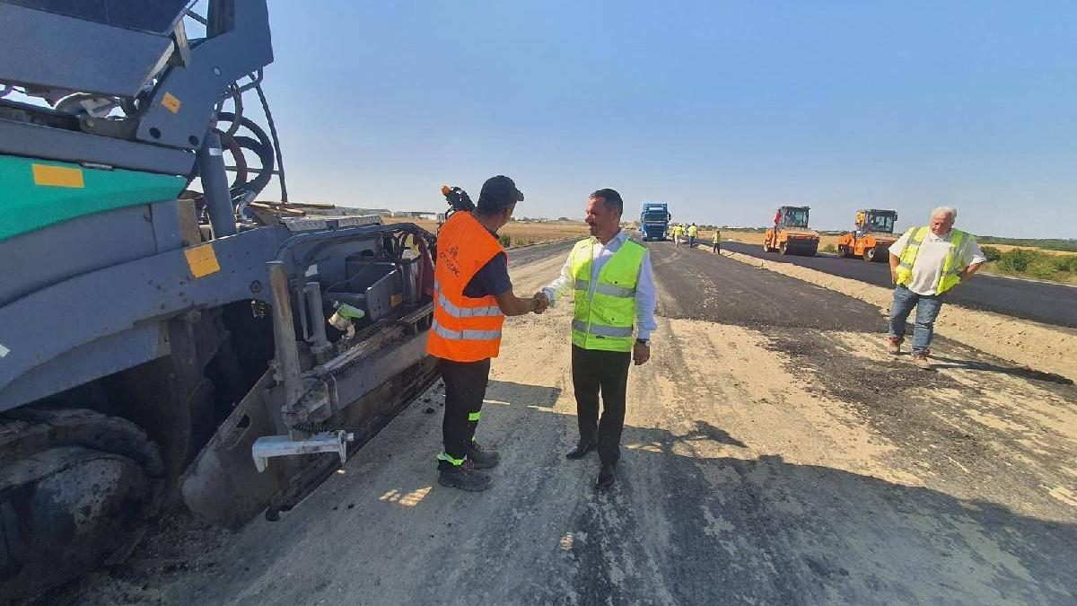 Asfaltarea ultimului tronson al Lotului 3 Nord A0 a inceput