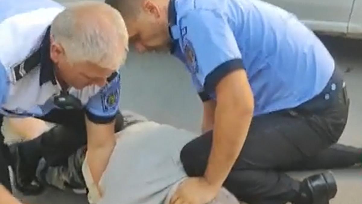 Barbat trantit la pamant de politisti pentru nelegitimare
