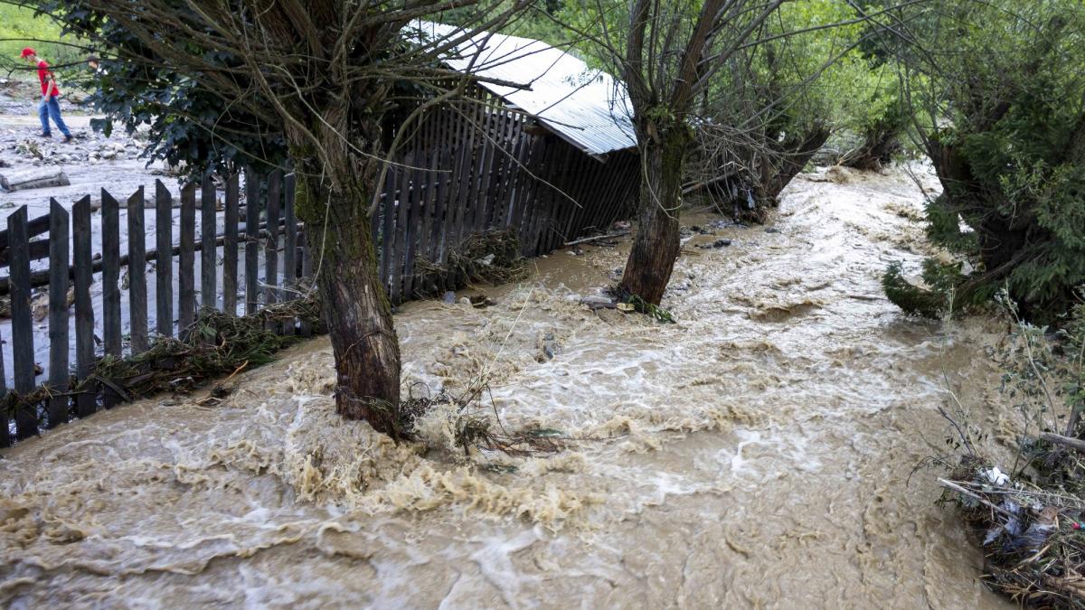Cod portocaliu de inundatii in doua judete