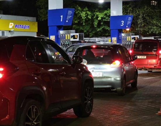 Cozi la benzinarii inainte de scumpirea carburanilor