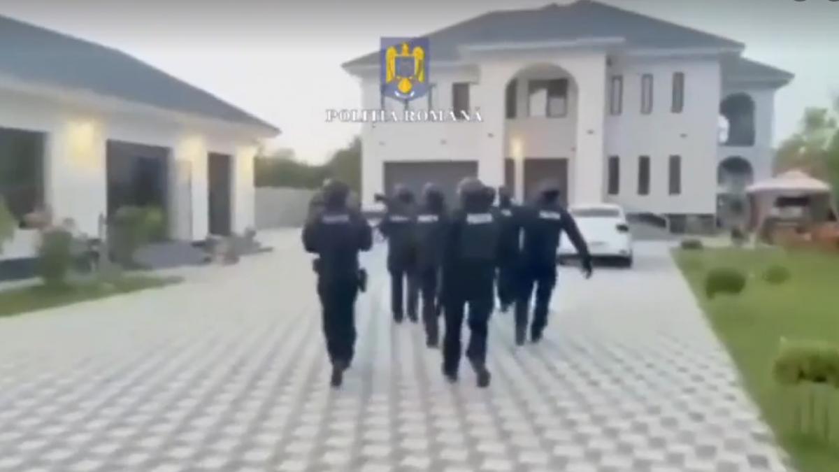 Doua vrajitoare din Bucuresti au inselat o femeie cu 31.000 de euro
