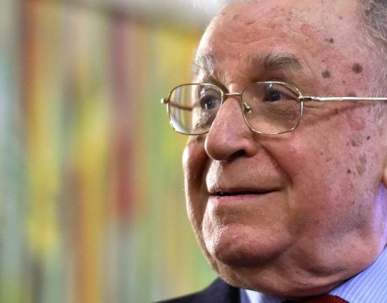 Fostul presedinte Ion Iliescu a decedat in Bucuresti