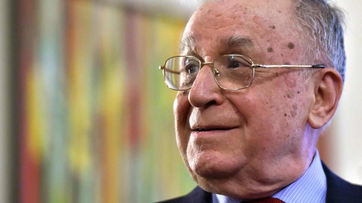 Fostul presedinte Ion Iliescu a decedat in Bucuresti