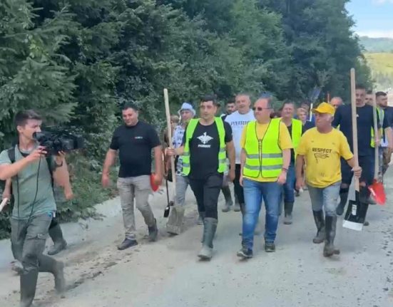 George Simion s a intors in Brosteni dupa plecarea lui Calin Georgescu