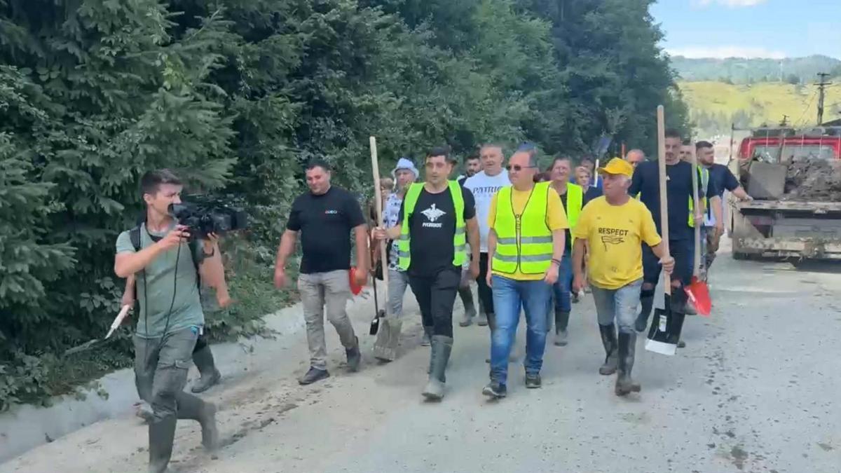 George Simion s a intors in Brosteni dupa plecarea lui Calin Georgescu