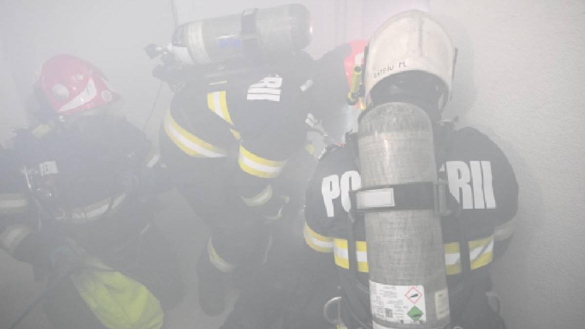 Incendiu la o pensiune din Sovata sapte evacuati