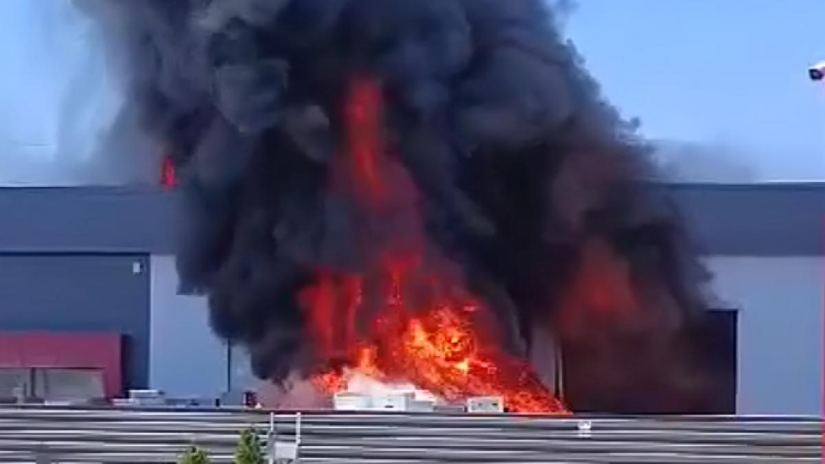 Incendiu urias la un depozit din Iasi Mesaj RO Alert