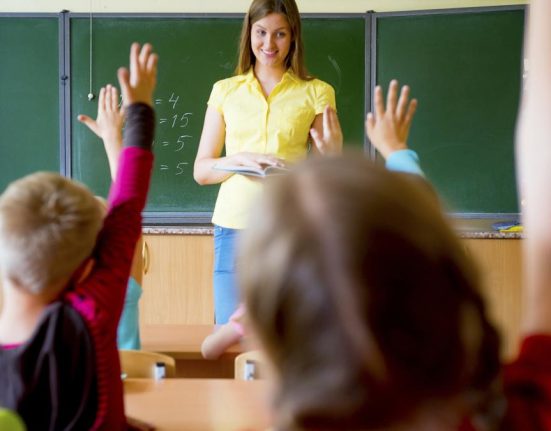 Noi reguli pentru bursele scolare propuse de Minister