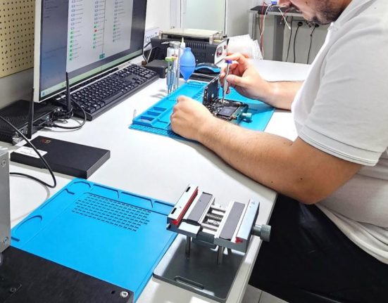 Orasul din Romania cu primul self service pentru telefoane