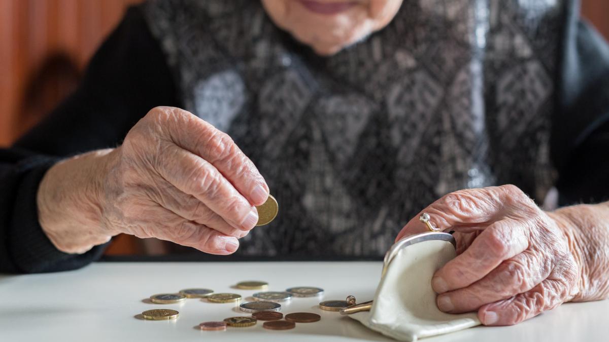 Pensionarii revoltati de plata CASS Mi au luat 300 de lei