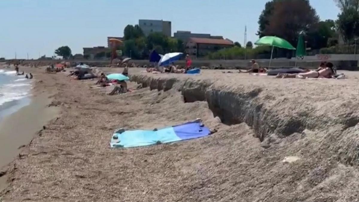 Plajele din sudul litoralului romanesc afectate de cliffing