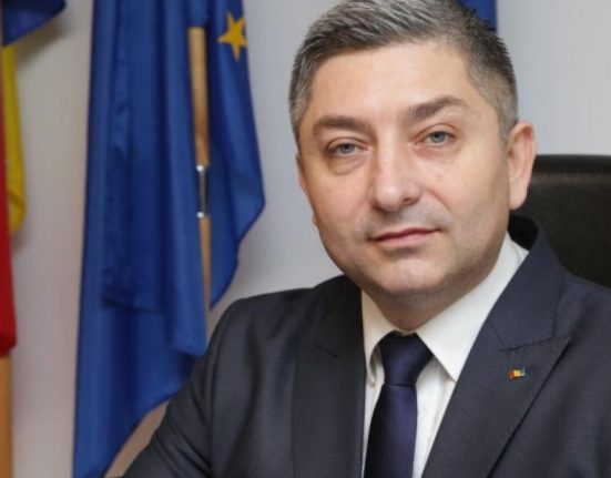 Seful consiliului judetean protesteaza impotriva sa