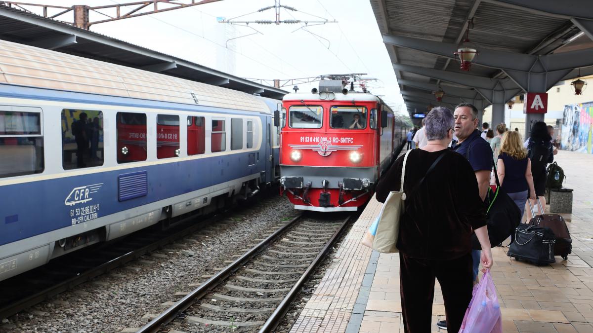 Tren de calatori a luat foc in Prahova