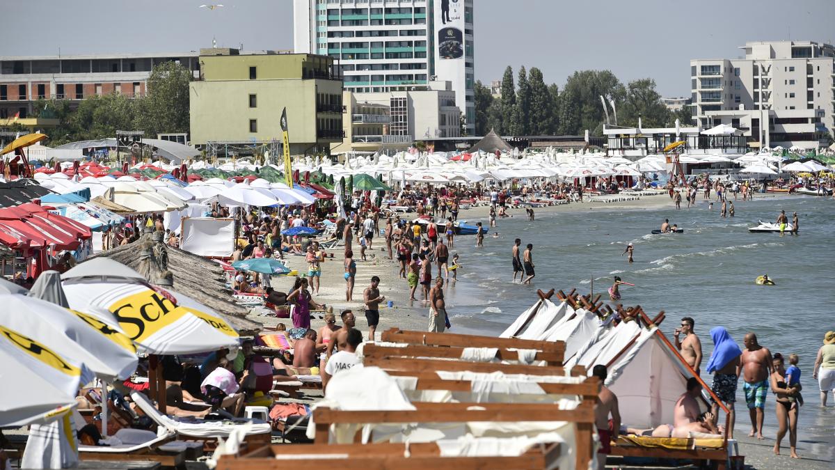 Turistii platesc o taxa de cearsaf pe plajele din Mamaia ANPC o considera ilegala