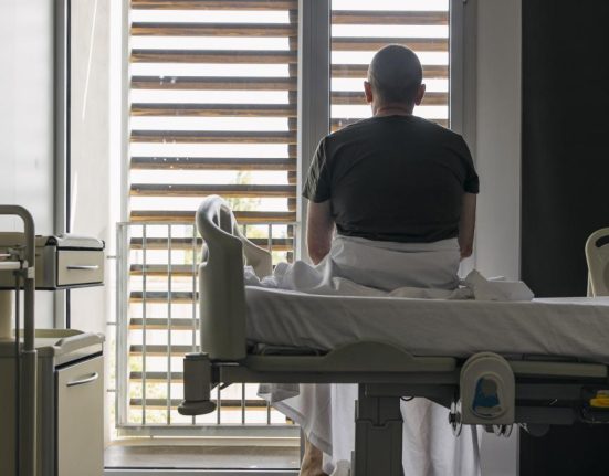 Un barbat din Bistrita a evadat din psihiatrie pentru a ucide o tanara obsedata de el