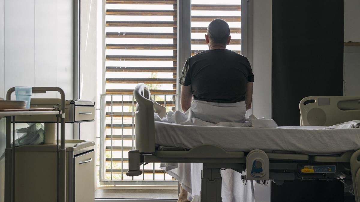 Un barbat din Bistrita a evadat din psihiatrie pentru a ucide o tanara obsedata de el