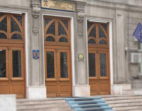 Un policist din Arges retinut de DNA pentru mita