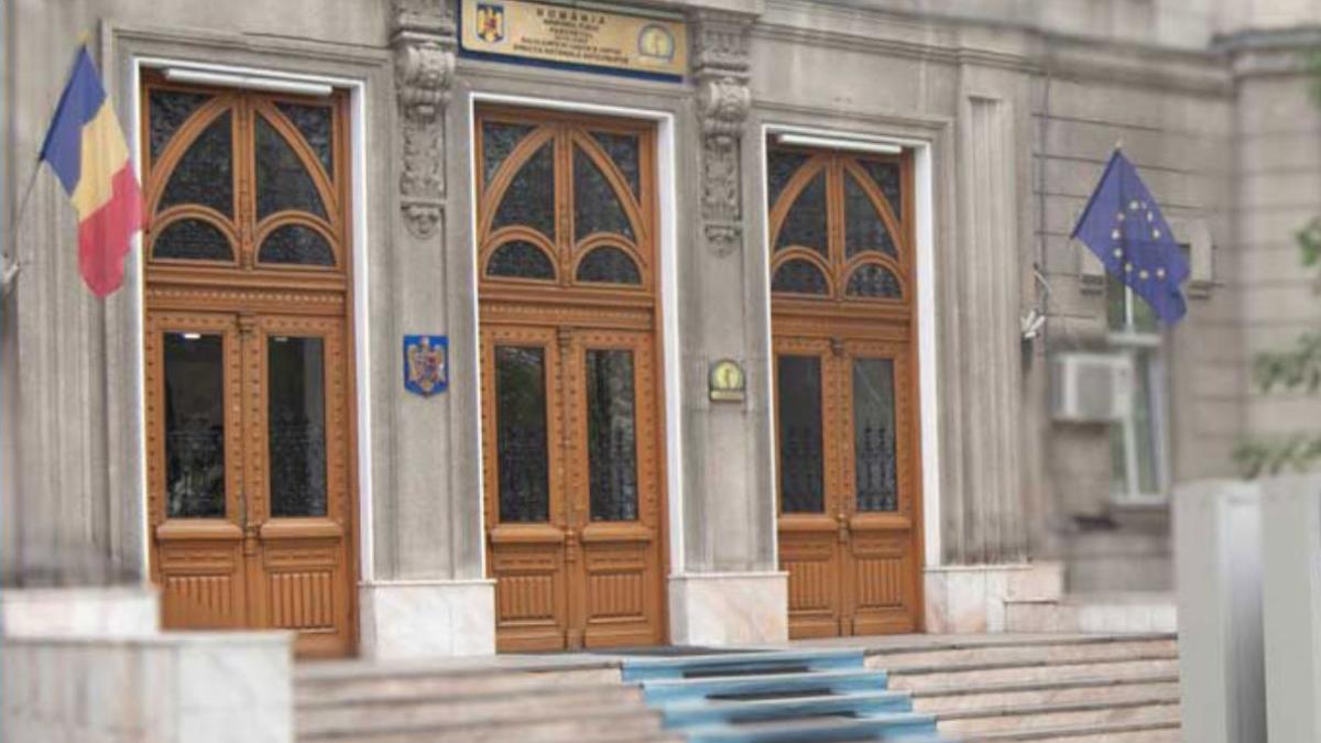 Un policist din Arges retinut de DNA pentru mita