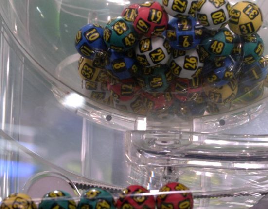 loto 6 49 joi 21 august numere si premii