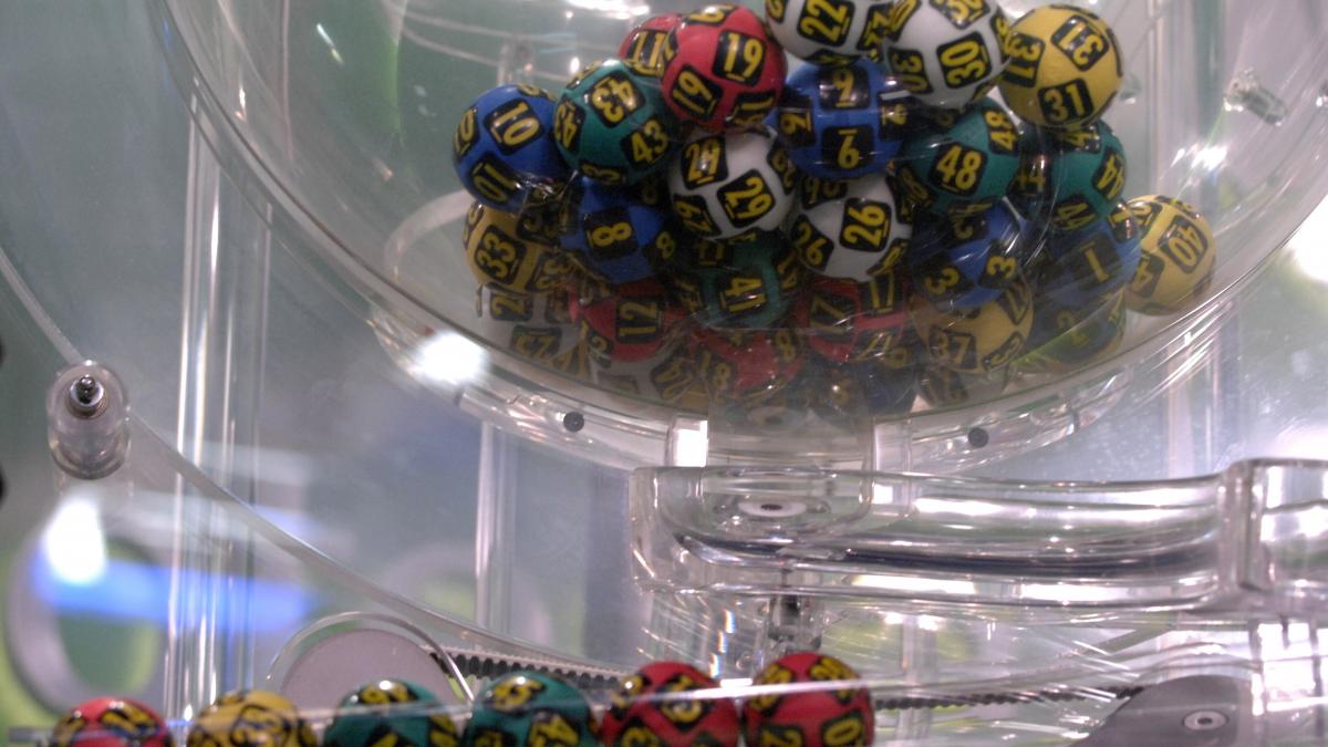 loto 6 49 joi 21 august numere si premii