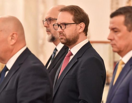 scandal mare din cauza legii pensiilor private udmr se opune bolojan contestat de pnl si usr asf bulgaria are acelasi model
