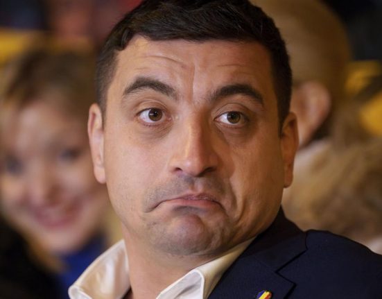 AUR raspandeste minciuna despre trupe in Ucraina