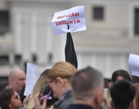 Angajatii din Guvern plang de practici abuzive